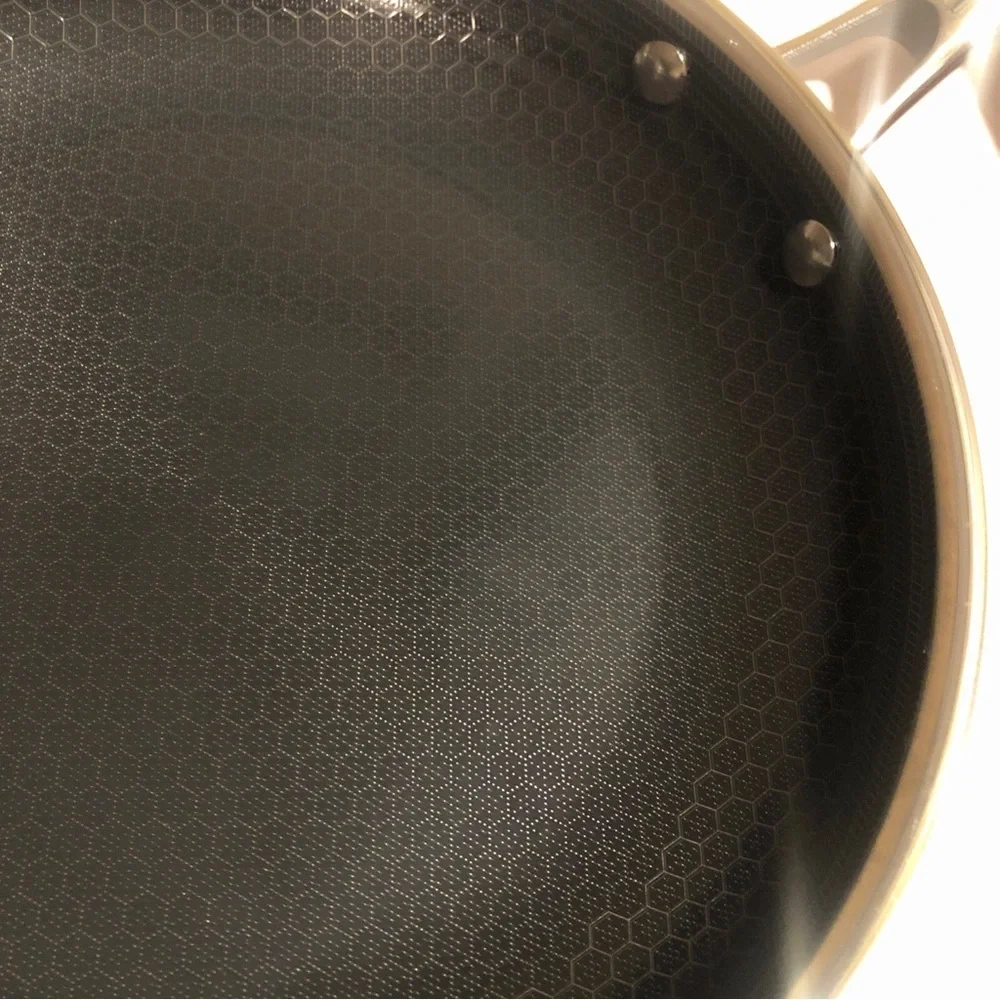 HEXCLAD 10" Frying Pan Hybrid Stainless Steel Non-Stick Fry Pan with Lid - Picture 4 of 16